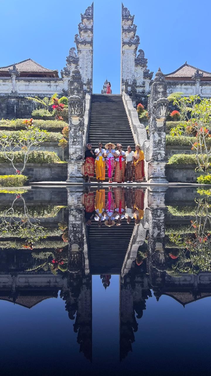 GoMo travellers at a sacred temple setting